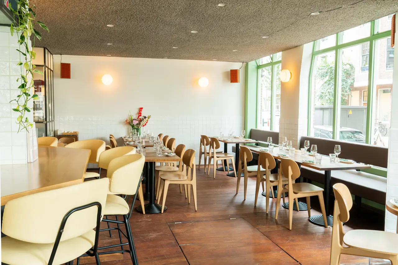The dining room at Combo Bistro on the Overtoom